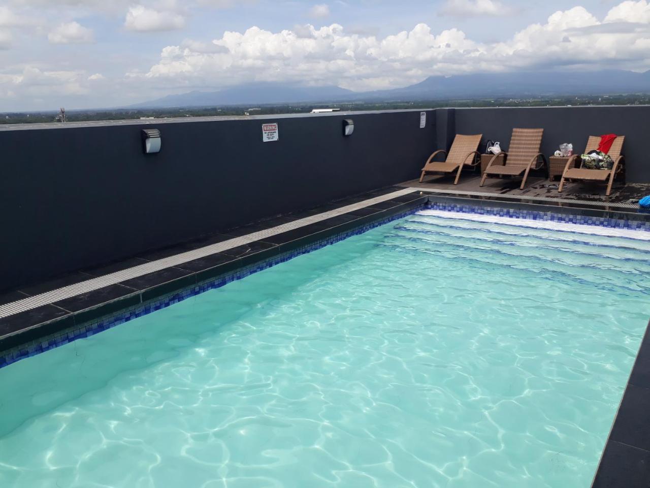 913Cityscape Located At City Center Bacolod Eksteriør billede