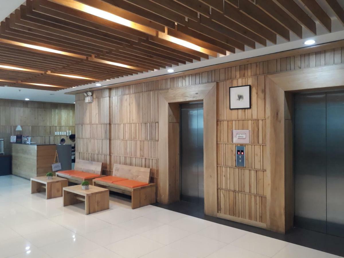 913Cityscape Located At City Center Bacolod Eksteriør billede